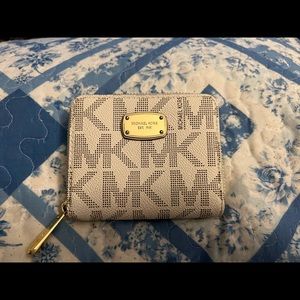 Michael Kors Vanilla wallet
